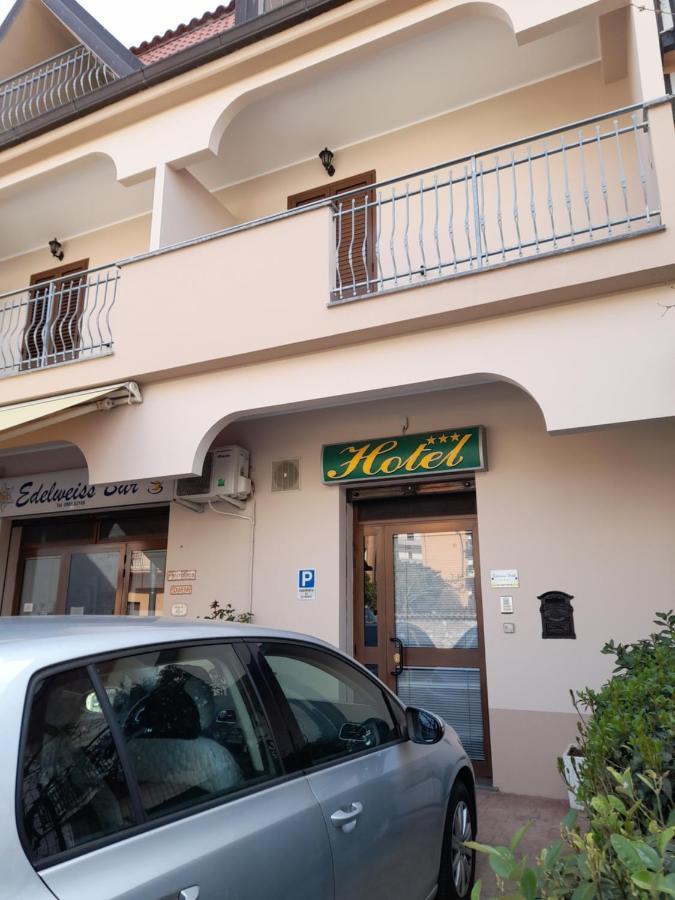 Hotel Edelweiss Laino Borgo 外观 照片